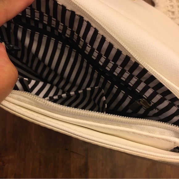 White crossbody purse - Picture 9 of 11